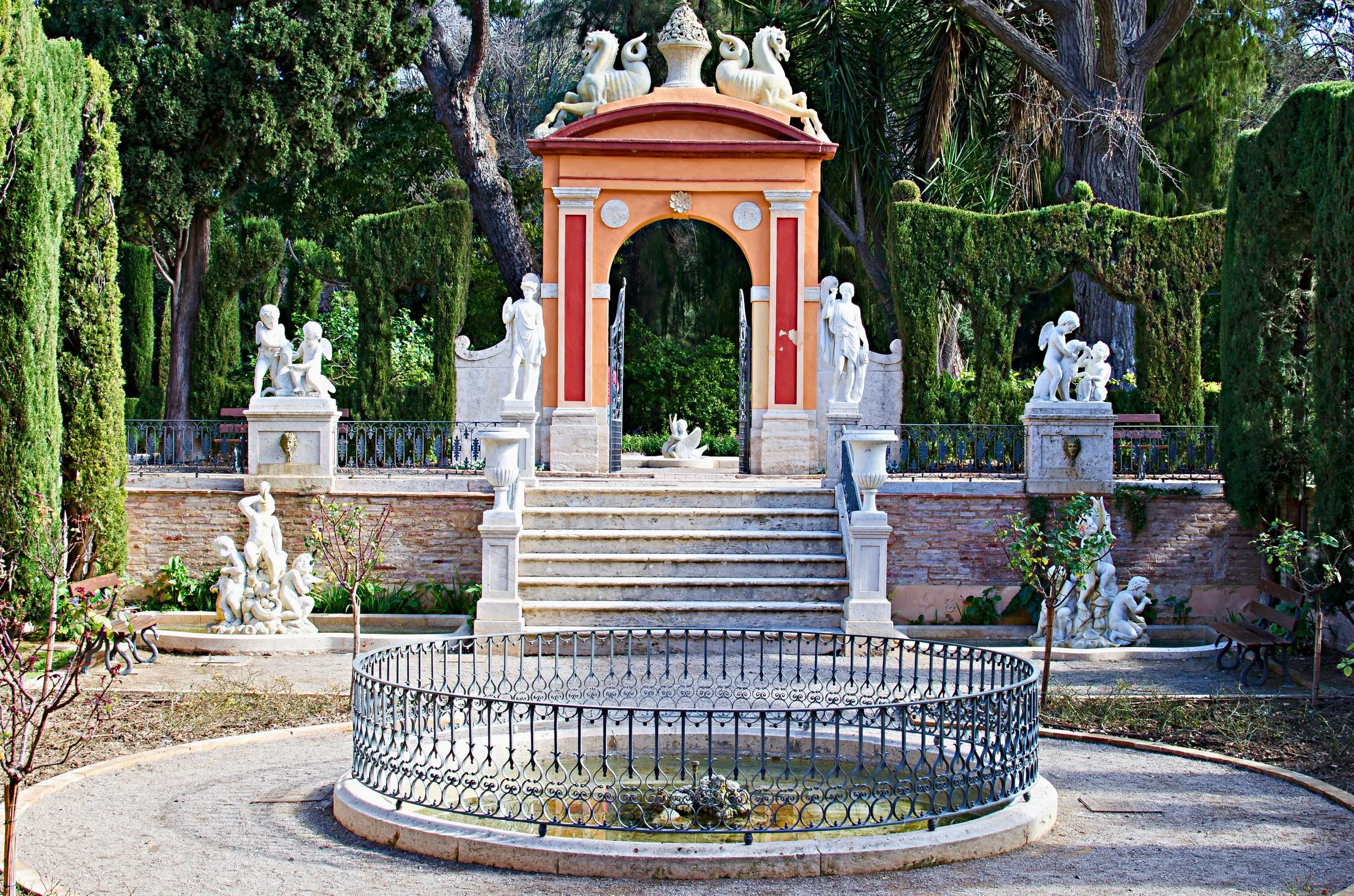 Jardines de Monforte Pavilion The neoclassical pavilion and geometric hedges of Jardines de Monforte in Valencia